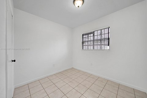 Casa en alquiler en Miami Gardens, Florida, 3 dormitorios, 163.04 m2 № 1877685 - foto 14