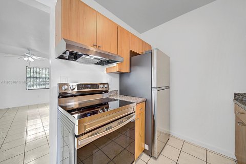 Casa en alquiler en Miami Gardens, Florida, 3 dormitorios, 163.04 m2 № 1877685 - foto 12