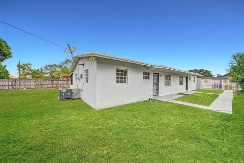 Casa en alquiler en Miami Gardens, Florida, 3 dormitorios, 163.04 m2 № 1877685 - foto 4