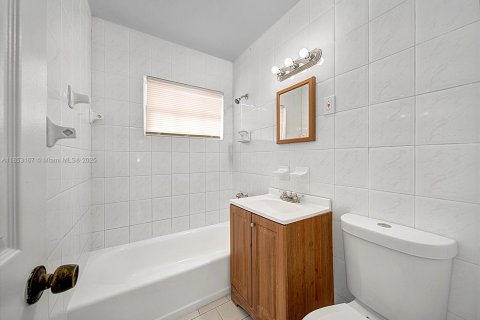 Casa en alquiler en Miami Gardens, Florida, 3 dormitorios, 163.04 m2 № 1877685 - foto 19