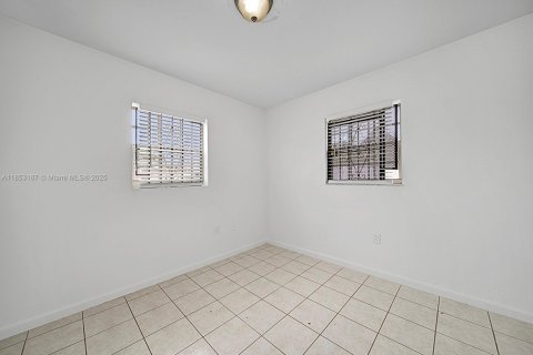 Casa en alquiler en Miami Gardens, Florida, 3 dormitorios, 163.04 m2 № 1877685 - foto 18
