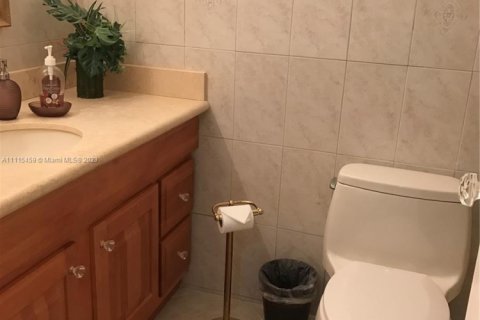 Condominio en alquiler en Hollywood, Florida, 1 dormitorio, 79.9 m2 № 1973546 - foto 7