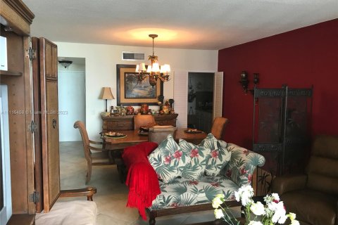 Condominio en alquiler en Hollywood, Florida, 1 dormitorio, 79.9 m2 № 1973546 - foto 5