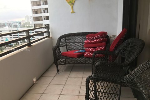 Condominio en alquiler en Hollywood, Florida, 1 dormitorio, 79.9 m2 № 1973546 - foto 9