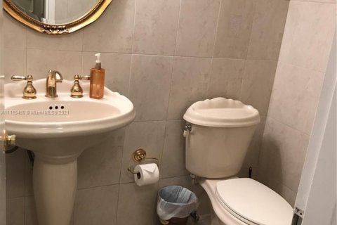 Condominio en alquiler en Hollywood, Florida, 1 dormitorio, 79.9 m2 № 1973546 - foto 8