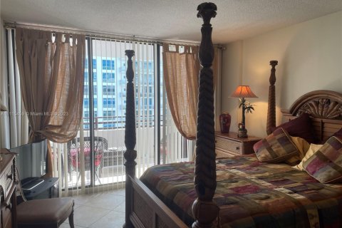 Condominio en alquiler en Hollywood, Florida, 1 dormitorio, 79.9 m2 № 1973546 - foto 6