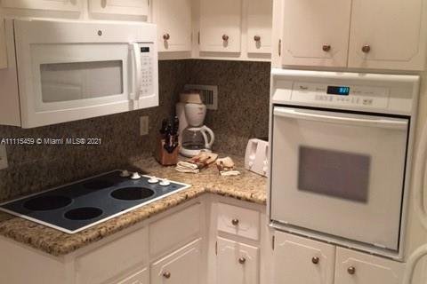 Condominio en alquiler en Hollywood, Florida, 1 dormitorio, 79.9 m2 № 1973546 - foto 3