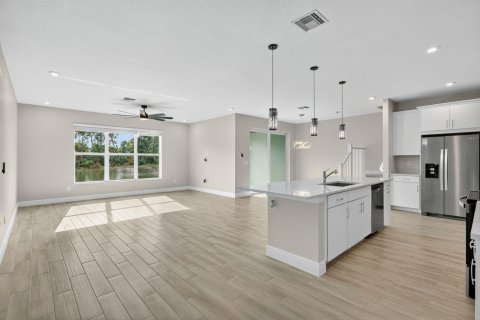 Casa en alquiler en Jensen Beach, Florida, 3 dormitorios, 189.71 m2 № 2078727 - foto 5