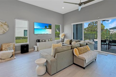 House in Four Corners, Florida 5 bedrooms, 354.79 sq.m. № 1828066 - photo 12