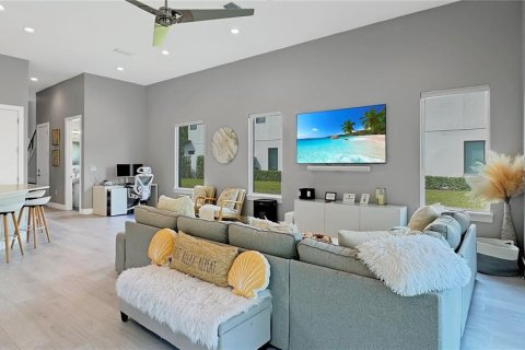 House in Four Corners, Florida 5 bedrooms, 354.79 sq.m. № 1828066 - photo 13