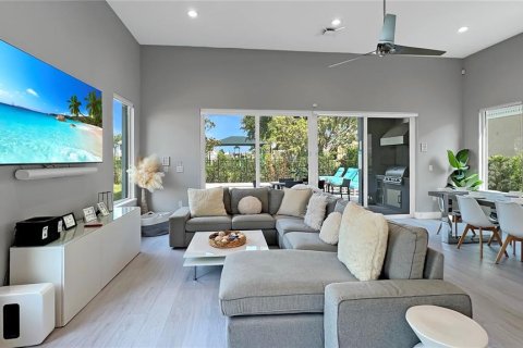 House in Four Corners, Florida 5 bedrooms, 354.79 sq.m. № 1828066 - photo 11
