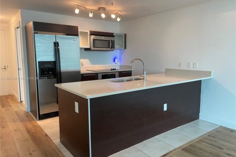 Condo in Miami, Florida, 1 bedroom  № 1944435 - photo 7