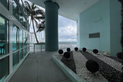 Condo in Miami, Florida, 1 bedroom  № 1944435 - photo 25