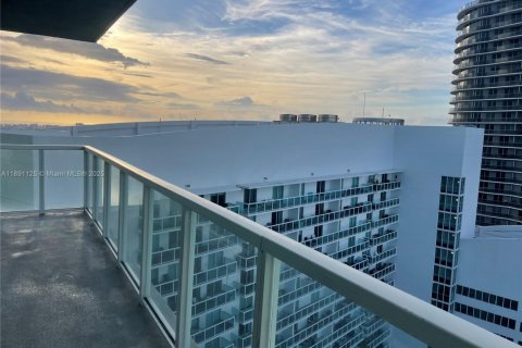 Condo in Miami, Florida, 1 bedroom  № 1944435 - photo 3