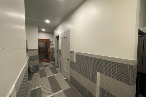 Condo in Miami, Florida, 1 bedroom  № 1944435 - photo 23