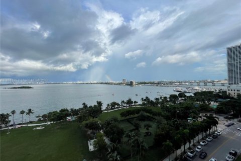 Condo in Miami, Florida, 1 bedroom  № 1944435 - photo 20