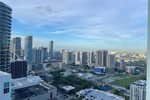 Condo in Miami, Florida, 1 bedroom  № 1944435 - photo 2