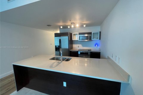 Condo in Miami, Florida, 1 bedroom  № 1944435 - photo 10
