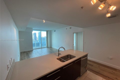 Condo in Miami, Florida, 1 bedroom  № 1944435 - photo 9