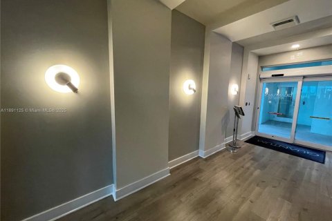 Condo in Miami, Florida, 1 bedroom  № 1944435 - photo 24