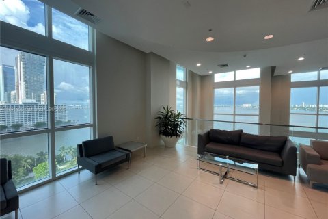 Condo in Miami, Florida, 1 bedroom  № 1944435 - photo 13