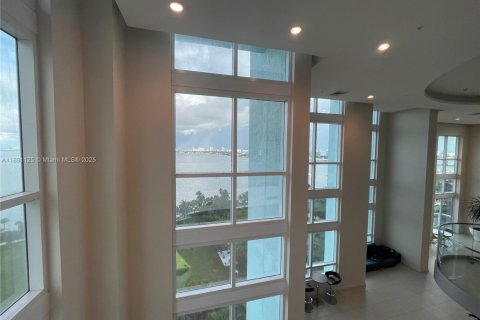 Condo in Miami, Florida, 1 bedroom  № 1944435 - photo 14