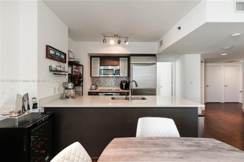 Condo in Miami, Florida, 2 bedrooms  № 1465773 - photo 16