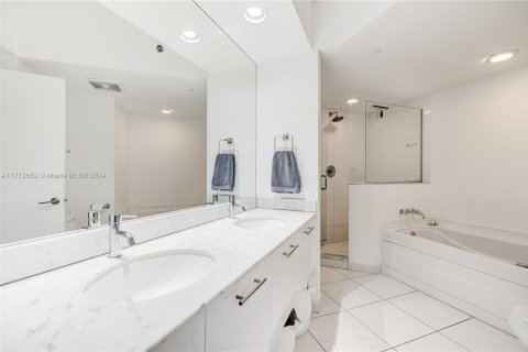 Condo in Miami, Florida, 2 bedrooms  № 1465773 - photo 13