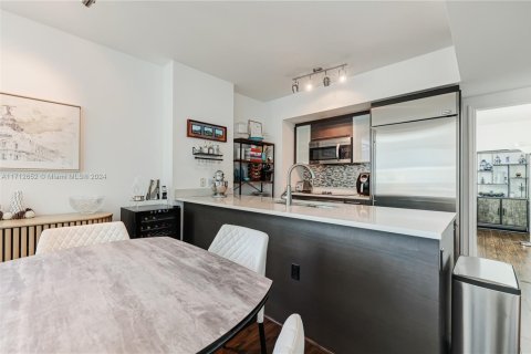 Condo in Miami, Florida, 2 bedrooms  № 1465773 - photo 15
