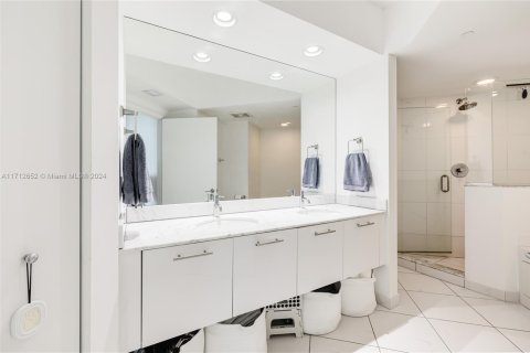 Condo in Miami, Florida, 2 bedrooms  № 1465773 - photo 12