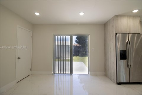 Casa en venta en Miami, Florida, 3 dormitorios, 172.8 m2 № 2000402 - foto 10