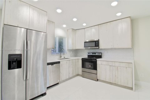 Casa en venta en Miami, Florida, 3 dormitorios, 172.8 m2 № 2000402 - foto 7