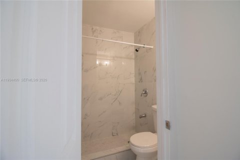 Casa en venta en Miami, Florida, 3 dormitorios, 172.8 m2 № 2000402 - foto 18