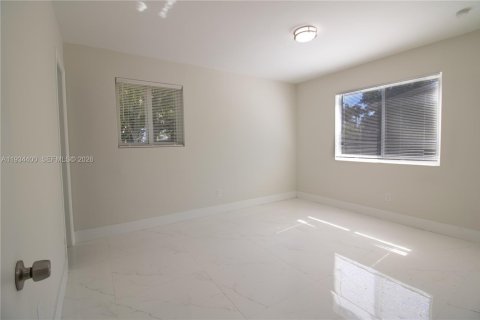 Casa en venta en Miami, Florida, 3 dormitorios, 172.8 m2 № 2000402 - foto 28