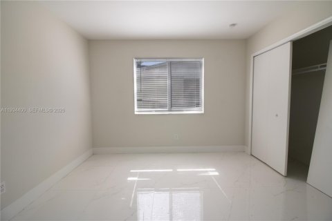 Casa en venta en Miami, Florida, 3 dormitorios, 172.8 m2 № 2000402 - foto 29