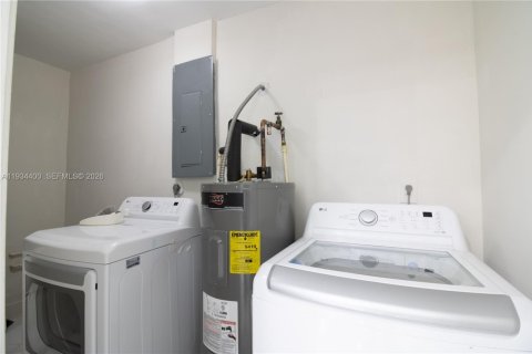 Casa en venta en Miami, Florida, 3 dormitorios, 172.8 m2 № 2000402 - foto 22