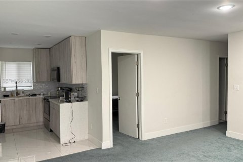 Casa en venta en Miami, Florida, 3 dormitorios, 172.8 m2 № 2000402 - foto 4