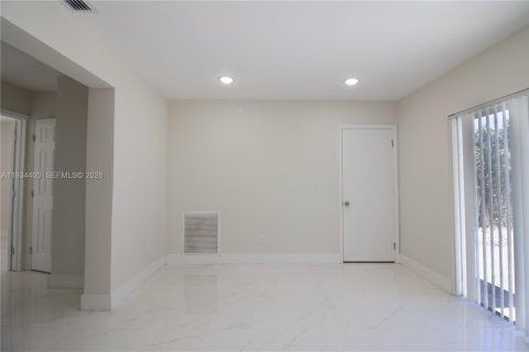 Casa en venta en Miami, Florida, 3 dormitorios, 172.8 m2 № 2000402 - foto 11