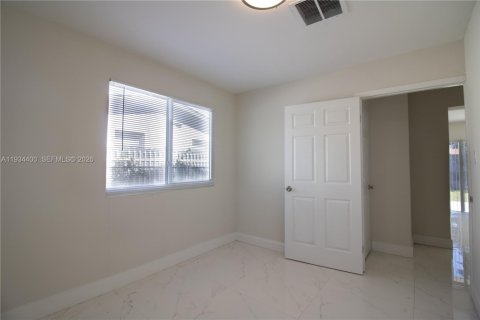 Casa en venta en Miami, Florida, 3 dormitorios, 172.8 m2 № 2000402 - foto 15