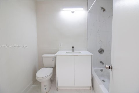 Casa en venta en Miami, Florida, 3 dormitorios, 172.8 m2 № 2000402 - foto 26