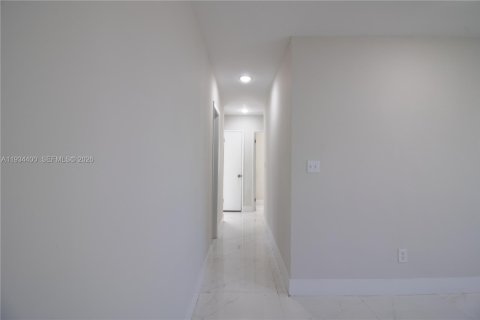 Casa en venta en Miami, Florida, 3 dormitorios, 172.8 m2 № 2000402 - foto 23
