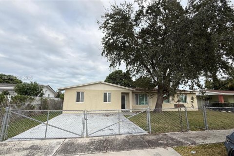 Casa en venta en Miami, Florida, 3 dormitorios, 172.8 m2 № 2000402 - foto 2