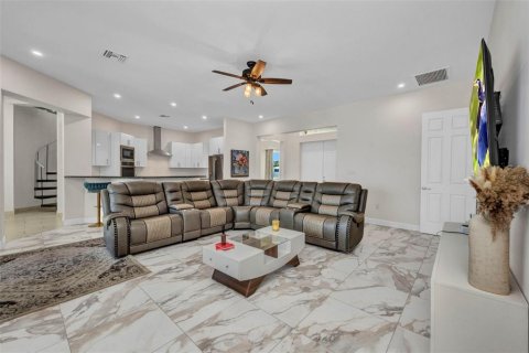 House in Port Charlotte, Florida 3 bedrooms, 196.4 sq.m. № 1673962 - photo 13