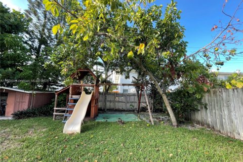 House in Hallandale Beach, Florida 3 bedrooms, 116.22 sq.m. № 1982171 - photo 16