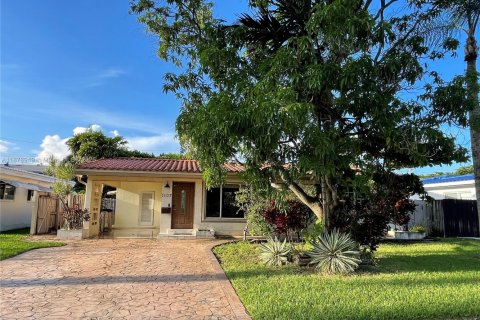 House in Hallandale Beach, Florida 3 bedrooms, 116.22 sq.m. № 1982171 - photo 14