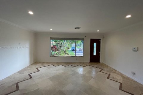 House in Hallandale Beach, Florida 3 bedrooms, 116.22 sq.m. № 1982171 - photo 3