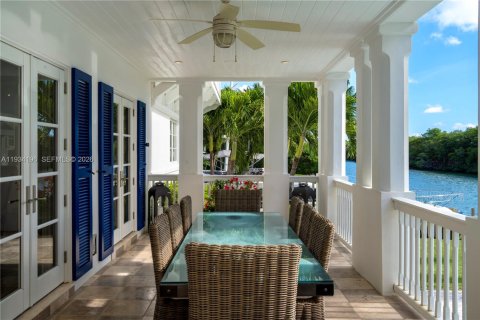 House in Key Biscayne, Florida 4 bedrooms, 765.51 sq.m. № 1997234 - photo 22