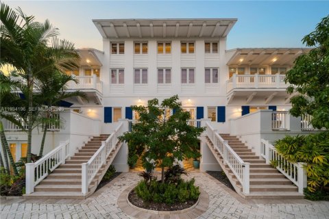 House in Key Biscayne, Florida 4 bedrooms, 765.51 sq.m. № 1997234 - photo 4