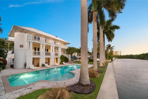 House in Key Biscayne, Florida 4 bedrooms, 765.51 sq.m. № 1997234 - photo 7