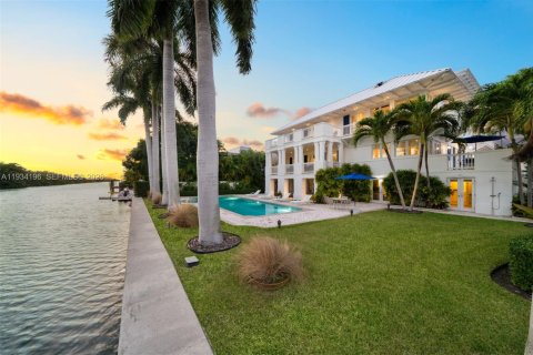 House in Key Biscayne, Florida 4 bedrooms, 765.51 sq.m. № 1997234 - photo 5
